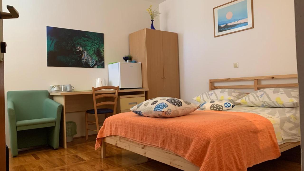 Studio Apartment And Rooms Adria Водице Екстер'єр фото