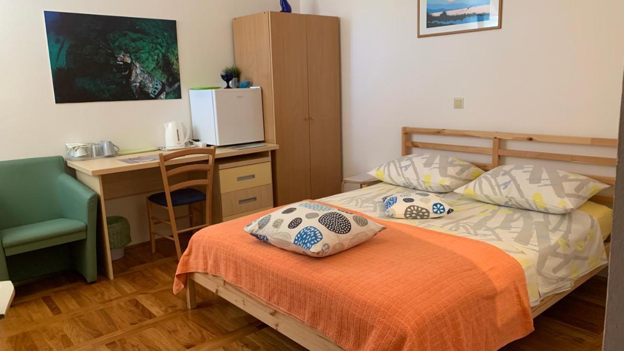 Studio Apartment And Rooms Adria Водице Екстер'єр фото