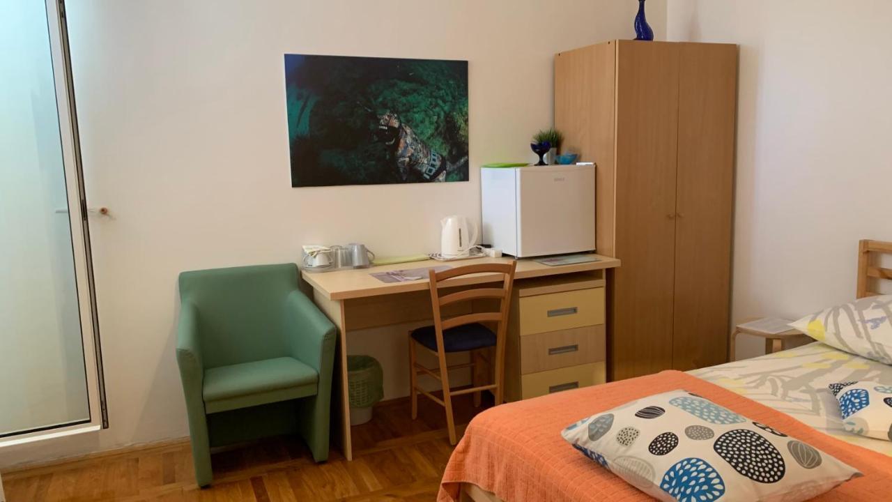 Studio Apartment And Rooms Adria Водице Екстер'єр фото