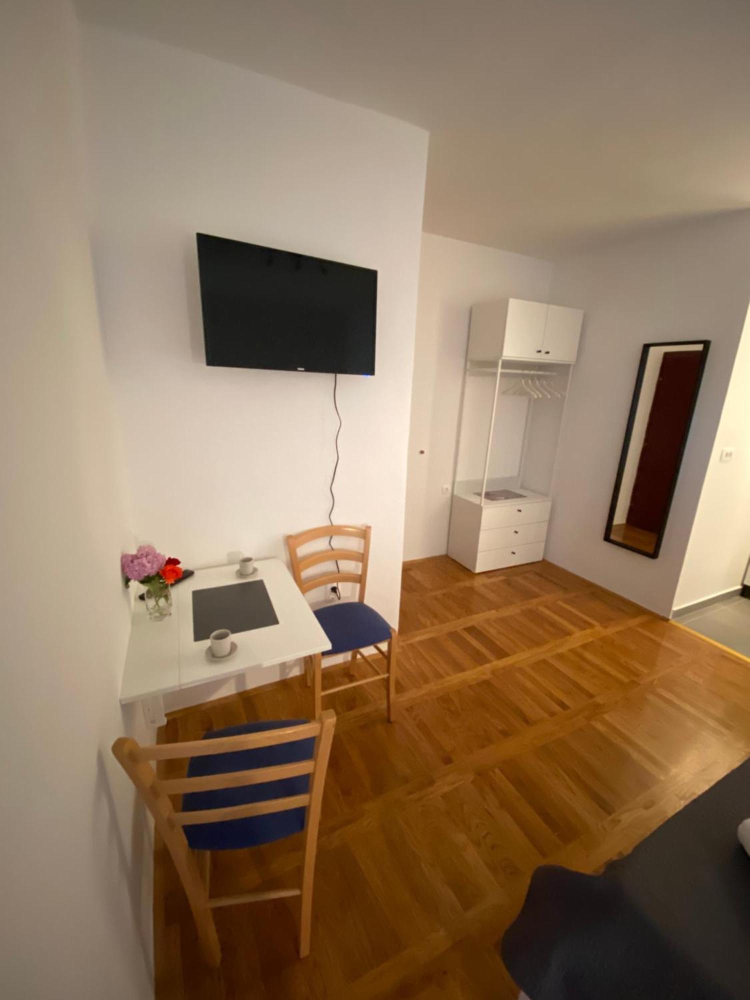 Studio Apartment And Rooms Adria Водице Екстер'єр фото