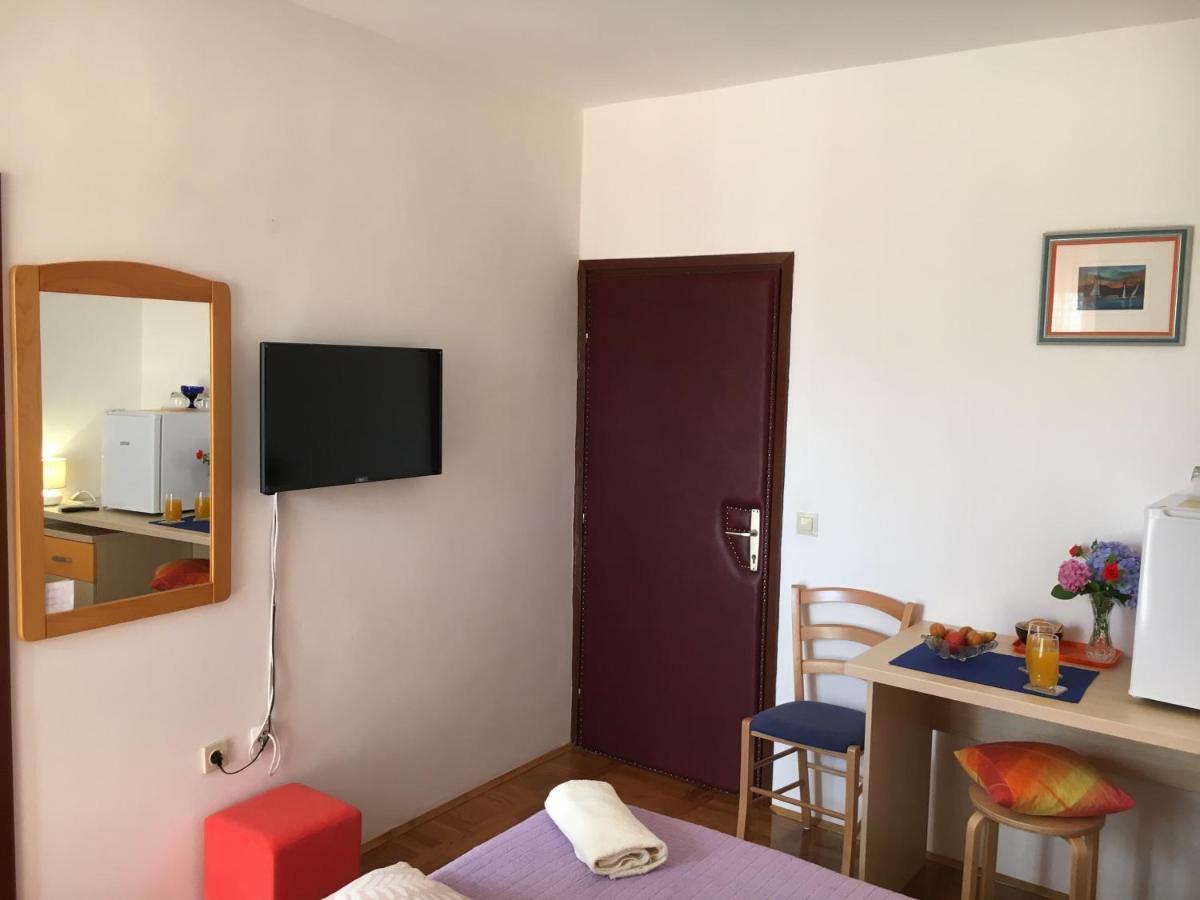 Studio Apartment And Rooms Adria Водице Екстер'єр фото