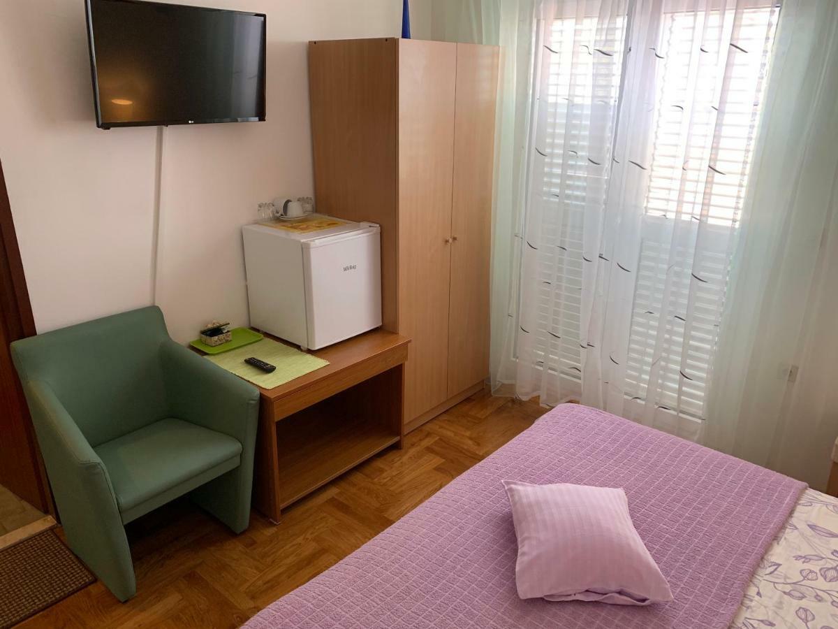 Studio Apartment And Rooms Adria Водице Екстер'єр фото